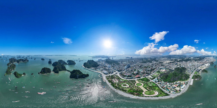 Quảng Ninh đang tích cực xây dựng hướng tới mục tiêu trở thành thành phố trực thuộc Trung ương trước năm 2030, dựa trên định hướng phát triển đô thị hóa toàn tỉnh thành một "siêu đô thị" đa cực.