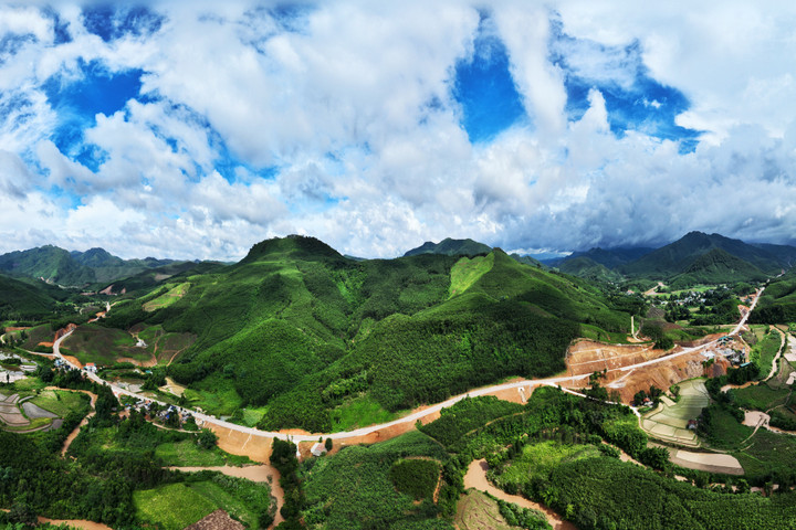 Dự án đường tỉnh 342 nối trung tâm Hạ Long với vùng cao Ba Chẽ và tỉnh Lạng Sơn dài 20,9 km có tổng mức đầu tư hơn 800 tỷ đồng từ nguồn vốn ngân sách tỉnh. Công trình góp phần kéo gần khoảng cách chênh lệch vùng miền, hướng đến mục tiêu phân bổ nguồn lực đồng đều tất cả các khu vực.