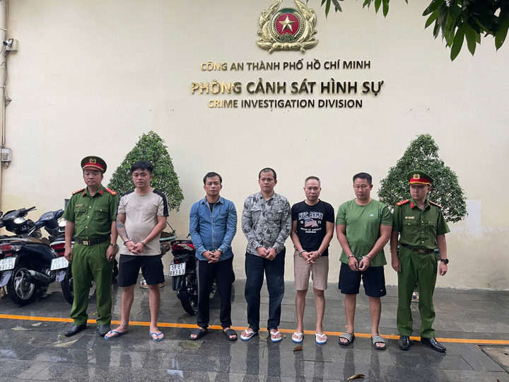 Nhóm người của Công ty Lê Phong và nhóm đối tượng do Nguyễn Trung Đức cầm đầu bị bắt giữ tại cơ quan điều tra.