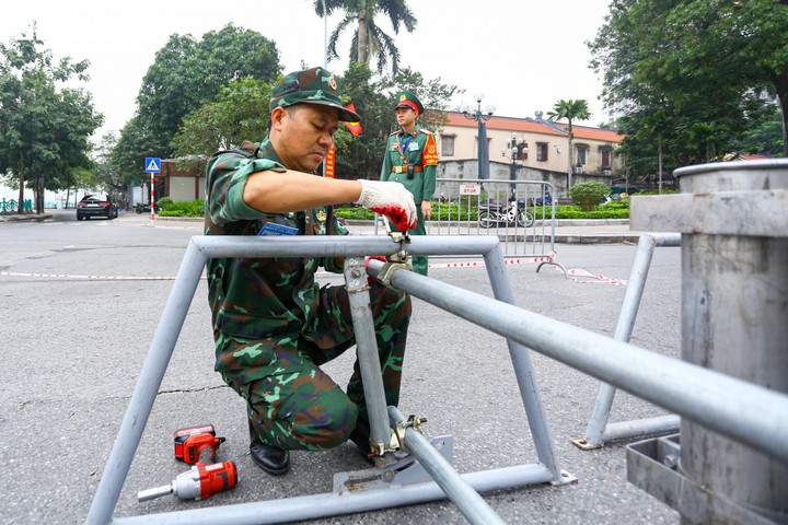 Bên trong trận địa pháo hoa sẵn sàng khai hoả đón năm mới 2026 tại Hà Nội - 8