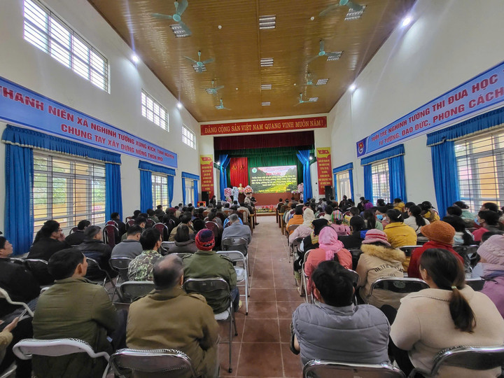 Quang cảnh một buổi tập huấn bồi dưỡng kiến thức pháp luật về bảo vệ rừng đặc dụng, phòng hộ cho đồng bào dân tộc thiểu số xã Sảng Mộc, tỉnh Thái Nguyên.