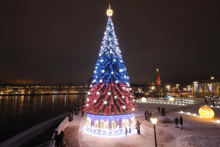 Trang trí đón Giáng sinh, năm mới ở Nga. (Ảnh: Reuters)