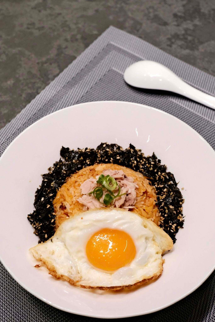 Không có bánh kem thành tựu, gen Z Hà Nội khoe ‘mâm cơm thành tựu 2025’ - 16