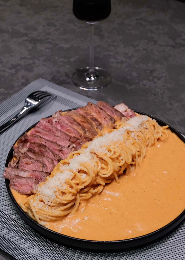 Không có bánh kem thành tựu, gen Z Hà Nội khoe ‘mâm cơm thành tựu 2025’ - 15