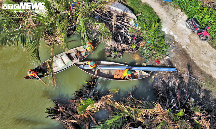 Thiếu tá Nguyễn Lực, Trợ lý Ban Hậu cần - Kỹ Thuật (Trung đoàn 739, Bộ CHQS tỉnh Gia Lai) cho biết: "Đối với chúng tôi, Chiến dịch Quang Trung không có khái niệm thời gian hành chính, để kịp tiến độ cho người dân ổn định cuộc sống và có nhà mới trước Tết Nguyên đán, đơn vị đã "vượt nắng, thắng mưa", làm việc xuyên ngày nghỉ, thậm chí là lễ tết".