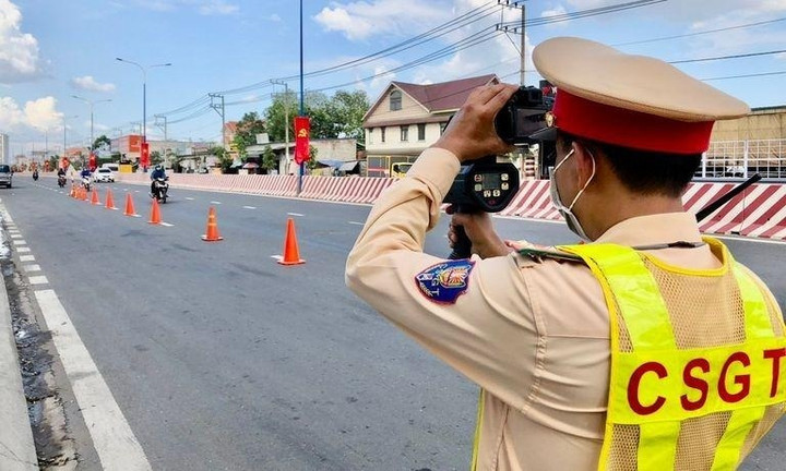 Với xe máy, lỗi chạy chậm được chia làm hai trường hợp. (Ảnh minh họa).