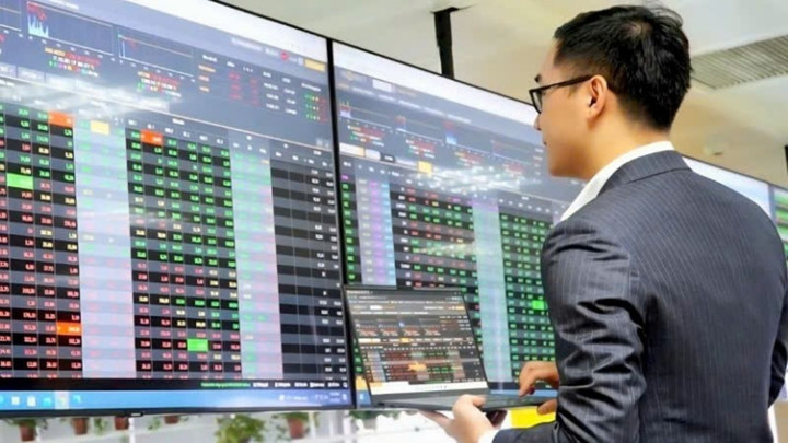 Phiên giao dịch cuối cùng của năm 2025, VN-Index tăng gần 18 điểm. (Ảnh minh họa).