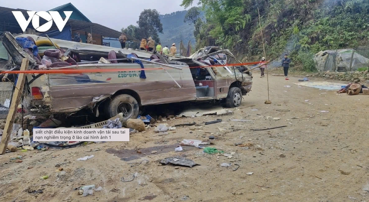 Hiện trường vụ tai nạn xe khách tự lật khiến 9 người chết, 9 người bị thương ở Lào Cai.
