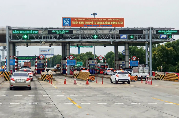 Từ 1/10/2025, chủ xe ô tô bắt buộc phải chuyển đổi sang tài khoản giao thông để lưu thông trên cao tốc thu phí không dừng. (Ảnh minh hoạ)