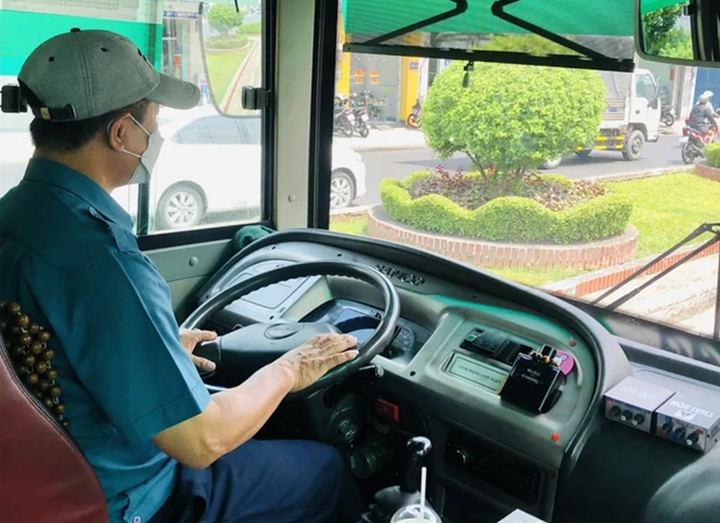 Các bác tài nâng cao ý thức để thích ứng sự thay đổi của luật giao thông. (Ảnh minh họa)