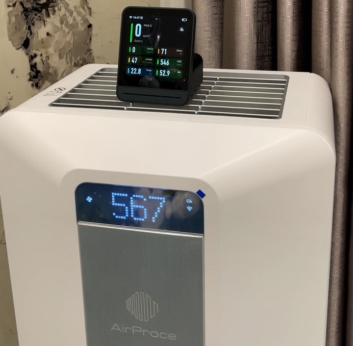 Máy cấp khí tươi AC-160 đạt hiệu quả lọc “0” hạt bụi siêu mịn tại cửa gió đầu ra và duy trì nồng độ CO2 trong phòng ở dưới ngưỡng 1000ppm tốt cho sức khỏe.