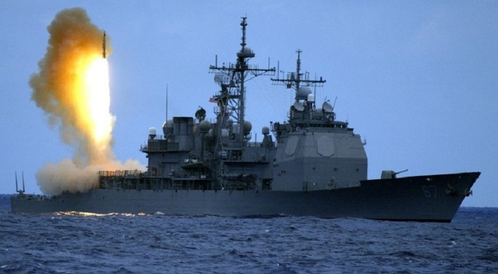Tàu tuần dương lớp Ticonderoga phóng tên lửa SM-3. Ảnh Military Watch