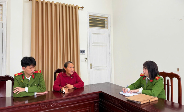 Phòng Cảnh sát thi hành án hình sự và hỗ trợ tư pháp Công an tỉnh Ninh Bình ghi lời khai đối với Nguyễn Thị Bé. (Ảnh: Công an tỉnh Ninh Bình).