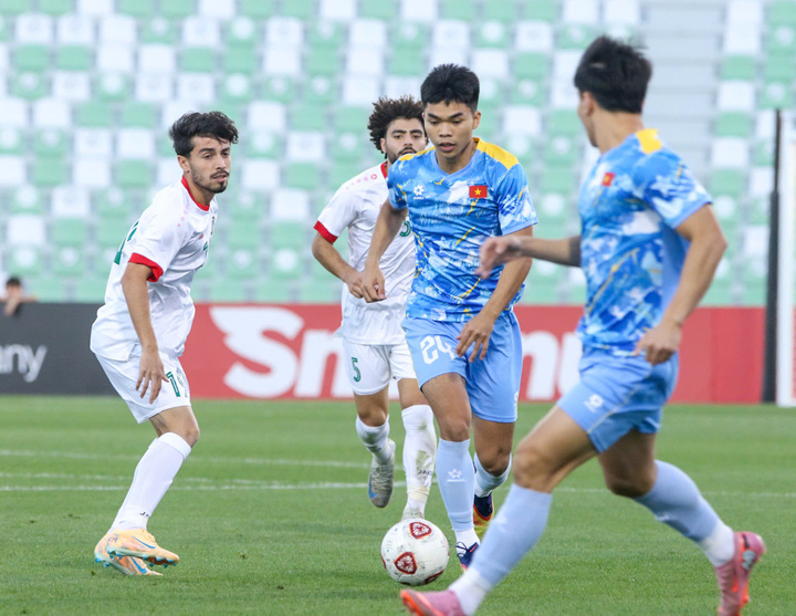 Lê Phát (24) ghi bàn cho U23 Việt Nam.