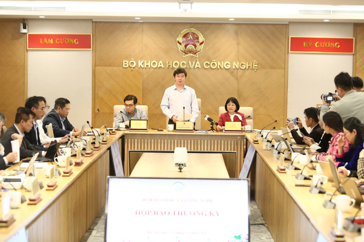 Thứ trưởng Bộ KH&CN Bùi Hoàng Phương chủ trì họp báo. (Ảnh: Bộ KH&CN)