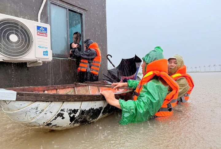 Biến đổi khí hậu là nguyên nhân trực tiếp và chủ đạo làm gia tăng mức độ cực đoan của thiên tai tại Việt Nam.