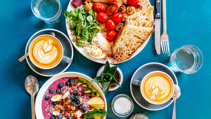 Bữa sáng đóng vai trò tiên quyết trong việc phục hồi năng lượng sau một đêm dài (Ảnh: Getty Images)