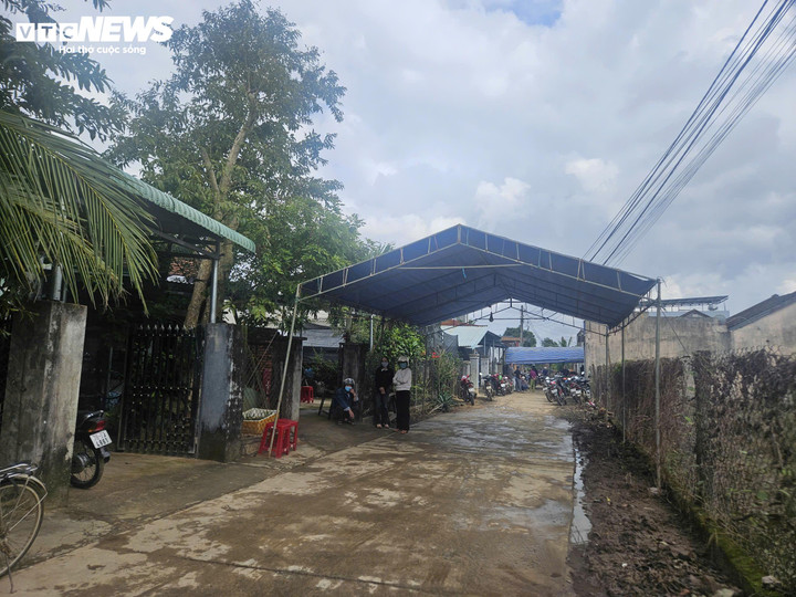 Hai ngôi nhà của các nạn nhân chỉ cách nhau chỉ 30m.