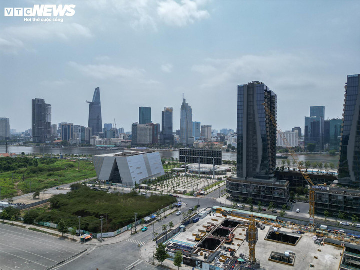Khu đô thị mới Thủ Thiêm có diện tích 930ha, là khu vực đang đầu tư nhiều công trình, dự án hạ tầng trọng điểm của TP.HCM, trong đó có Trung tâm tài chính quốc tế.
