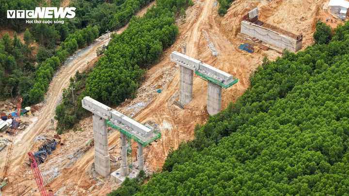 Đến nay, gói thầu XL01 – đoạn tuyến khó khăn và phức tạp bậc nhất của cao tốc Khánh Hòa – Buôn Ma Thuột đã đạt hơn 40% khối lượng thi công.