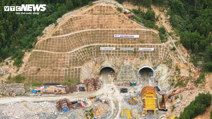 Những ngày đầu năm 2026, trên công trường hầm Phượng Hoàng, không khí lao động vẫn khẩn trương, sôi động.