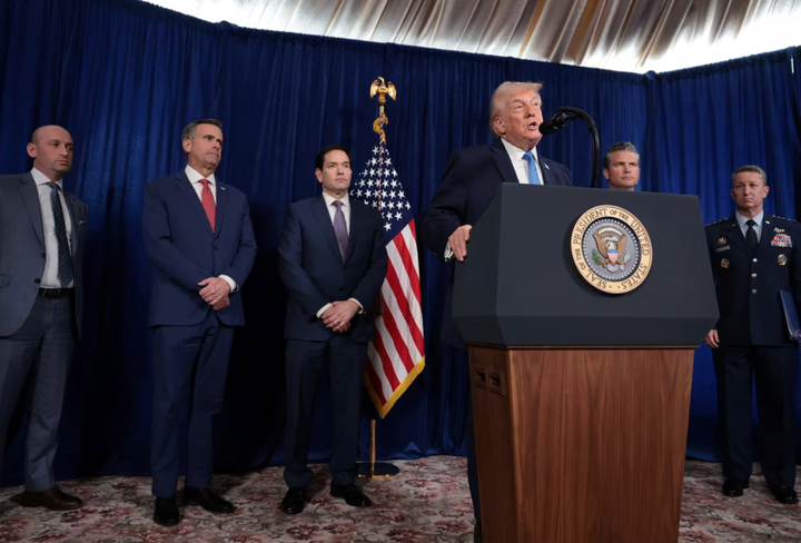 Tổng thống Donald Trump tổ chức họp báo tại câu lạc bộ Mar-a-Lago ở Palm Beach, Florida. (Ảnh: Reuters)