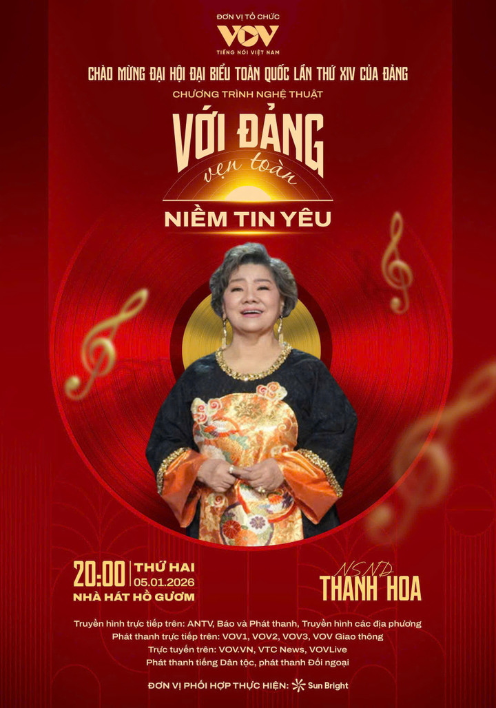 NSND Thanh Hoa là một trong những giọng ca trong chương trình nghệ thuật "Với Đảng vẹn toàn niềm tin yêu”.