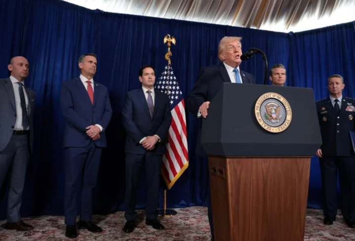 Tổng thống Donald Trump tổ chức họp báo tại câu lạc bộ Mar-a-Lago ở Palm Beach, Florida. (Ảnh: Reuters)