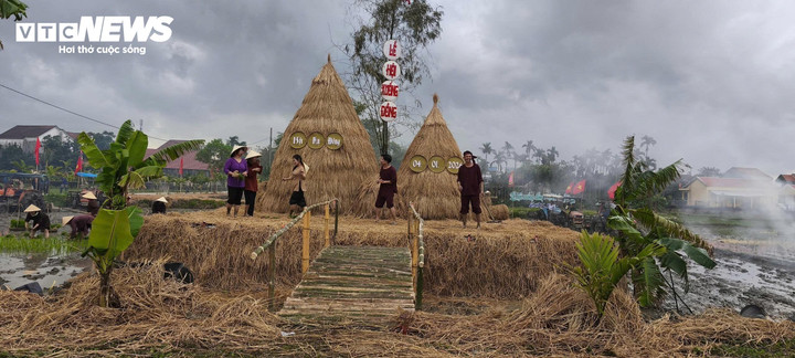 Ngày 4/1, lễ hội xuống đồng Hội An Đông 2026 chính thức khai mạc tại làng rau, thuộc khối phố An Mỹ, phường Hội An Đông, TP. Đà Nẵng. Lễ hội với nhiều hoạt động phong phú mở đầu cho chuỗi sự kiện văn hóa – du lịch năm 2026, góp phần quảng bá du lịch sinh thái, du lịch cộng đồng gắn với văn hóa bản địa tới du khách trong và ngoài nước.