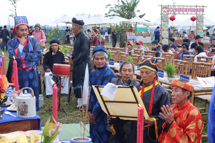 Tại lễ hội, các bậc cao niên làng An Mỹ cùng nông dân Hội An Đông thực hiện những nghi thức truyền thống gắn bó với đời sống nông nghiệp bao đời nay, như Lễ cúng Thần Nông, Thần Hoàng, bày tỏ lòng thành kính và biết ơn trời đất, thiên nhiên đã ban tặng mùa màng tốt tươi, mưa thuận gió hòa. Đây cũng là dịp để các nông dân trao đổi, chia sẻ kinh nghiệm, hướng tới một vụ mùa mới bội thu, chất lượng cao.