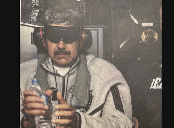 Hình ảnh Tổng thống Maduro bị Mỹ bắt giữ, đưa về New York.