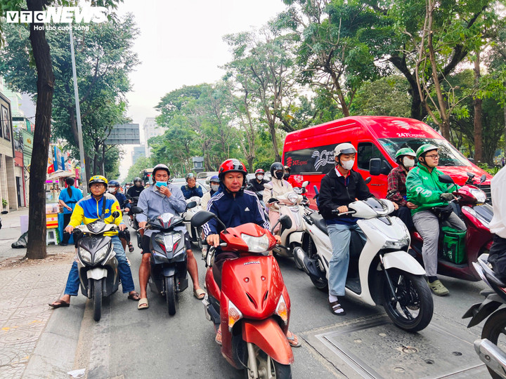 Dự báo trong vài ngày tới, TP.HCM và Nam Bộ tiếp tục se lạnh về đêm, sáng sớm.