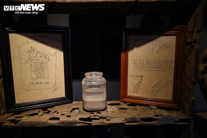 Tượng ngựa giá bạc triệu hút khách dịp Tết Bính Ngọ 2026 - 9