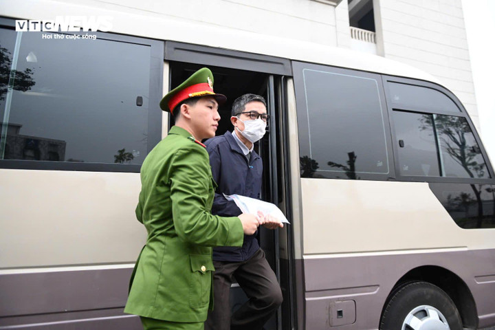 Trong vụ án, ông Nguyễn Thanh Phong (cựu Cục trưởng Cục An toàn thực phẩm) bị truy tố tội Nhận hối lộ.