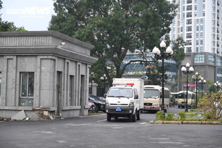 Sáng 5/1, TAND TP Hà Nội xét xử sơ thẩm 55 bị cáo trong vụ án Đưa, nhận hối lộ, xảy ra tại Cục An toàn thực phẩm, thuộc Bộ Y tế và các tổ chức, cá nhân liên quan.