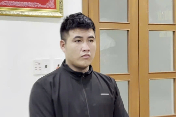 Phạm Ngọc Khánh tại cơ quan công an.