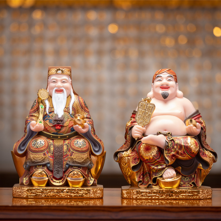 Văn khấn rước thần Tài, Thổ Địa về nhà mới là nghi thức truyền thống, giúp gia chủ an tâm khởi đầu cuộc sống mới, hướng tới sự ổn định và thuận lợi lâu dài. (Ảnh: Bửu Liên)