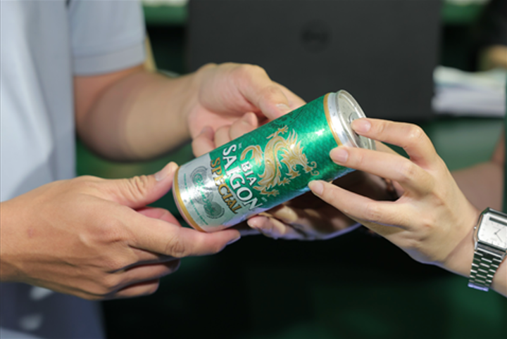 Trao “Lộc Special” - trao món quà ý nghĩa đầu năm.