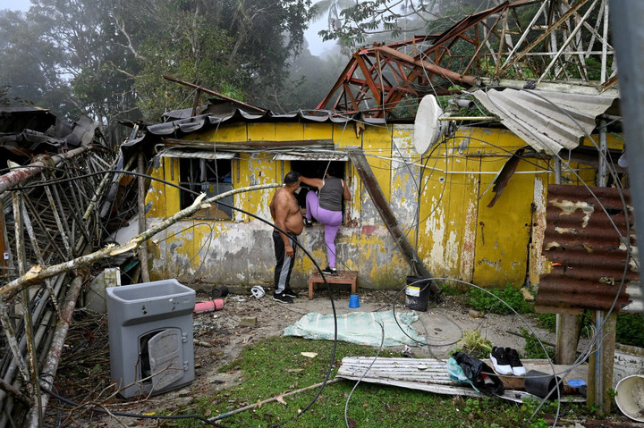Một số nhà cửa ở thị trấn Catia La Mar gần thủ đô Caracas của Venezuela cũng bị hư hại hoặc phá hủy trong chiến dịch quân sự của Mỹ. (Ảnh: Reuters)