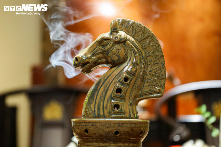 Tượng ngựa giá bạc triệu hút khách dịp Tết Bính Ngọ 2026 - 16