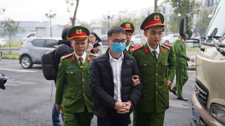 An ninh phiên toà được thắt chặt.