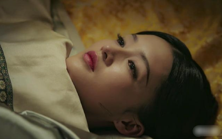 Phi tần dù có được sủng ái tới mấy cũng không được phép ở lại qua đêm với hoàng thượng.