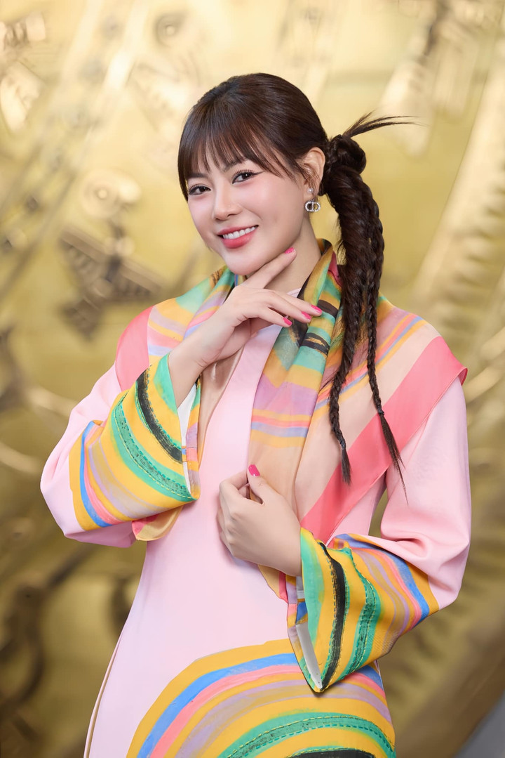 Thanh Hương sinh năm 1988 tại Hải Dương. Ít ai biết trước khi đi đóng phim, cô từng tham gia cuộc thi Hoa hậu Hải Dương và đoạt danh hiệu Á hậu 2 khi chỉ mới 17 tuổi.