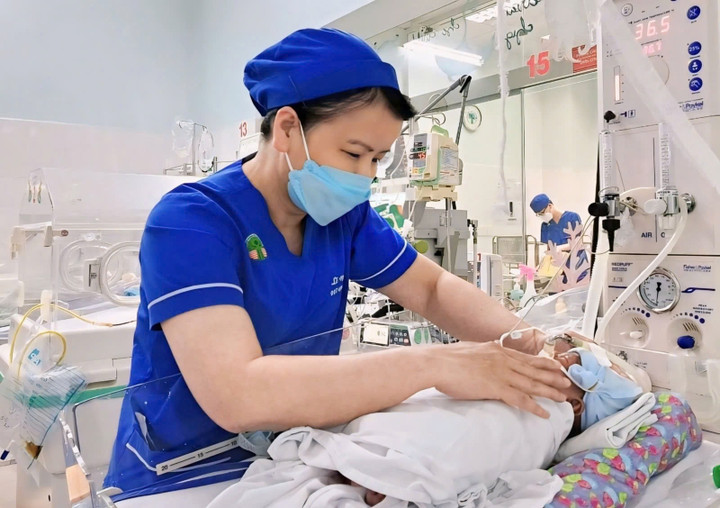 Bệnh viện Nhi Đồng 2 tiếp nhận và điều trị thành công cho bệnh nhi sinh non 27 tuần. (Ảnh: BVCC)