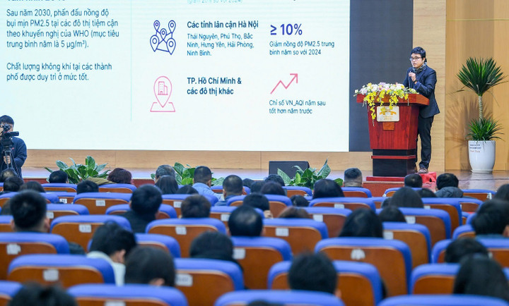 Ông Trương Mạnh Tuấn, Phó Trưởng phòng Quản lý chất lượng môi trường,Cục Môi trường, Bộ Nông nghiệp và Môi trường, phát biểu tại hội thảo.