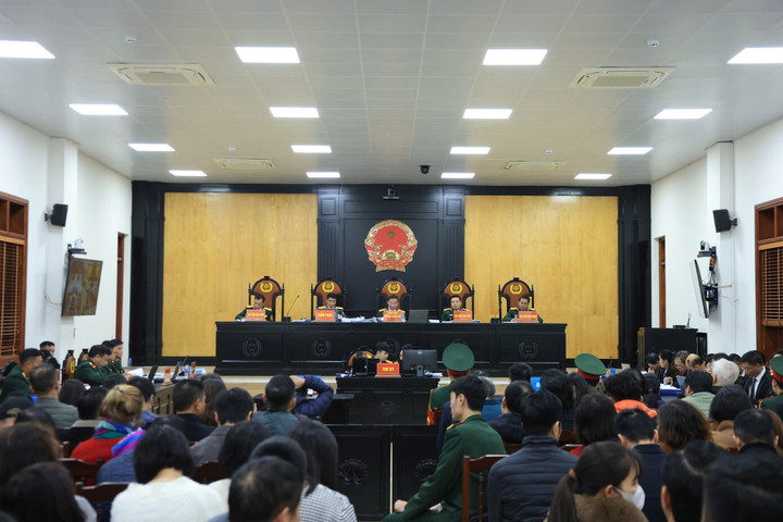 Toàn cảnh phiên tòa.