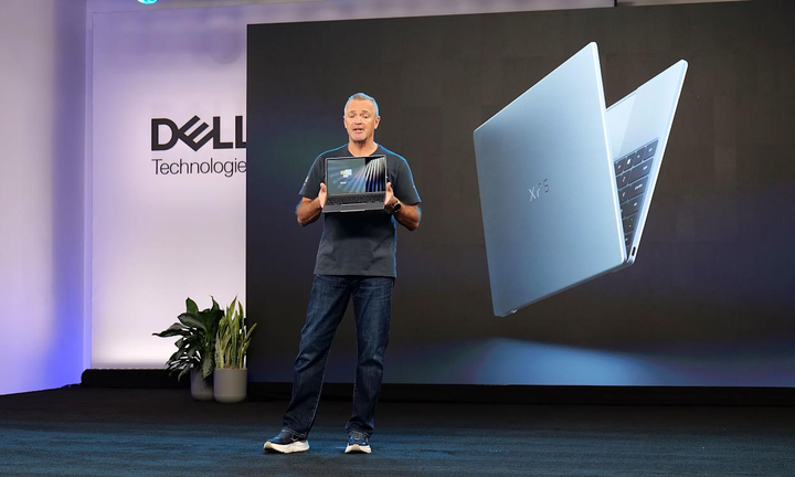 Jeff Clarke, CEO của Dell, thẳng thắn thừa nhận sai lầm và đưa XPS trở lại mạnh mẽ tại CES 2026. (Nguồn: Engadget)