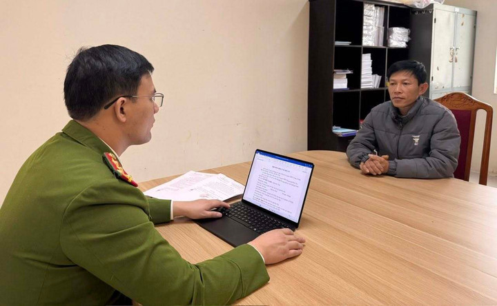 Bùi Đức Nghĩa tại cơ quan công an. (Ảnh: Công an tỉnh Phú Thọ).