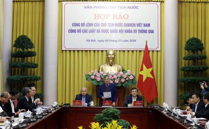 Văn phòng Chủ tịch nước tổ chức họp báo công bố Lệnh của Chủ tịch nước công bố 12 luật. (Ảnh: VGP/Đức Tuân)