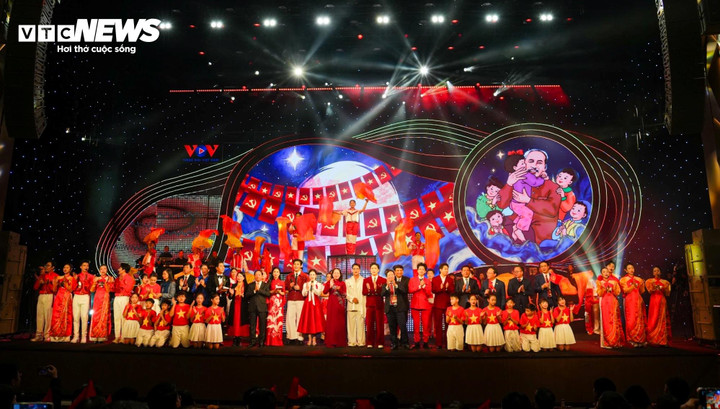 Với Đảng vẹn toàn niềm tin yêu: Từ mạch nguồn ký ức đến nhịp đập thời đại - 1